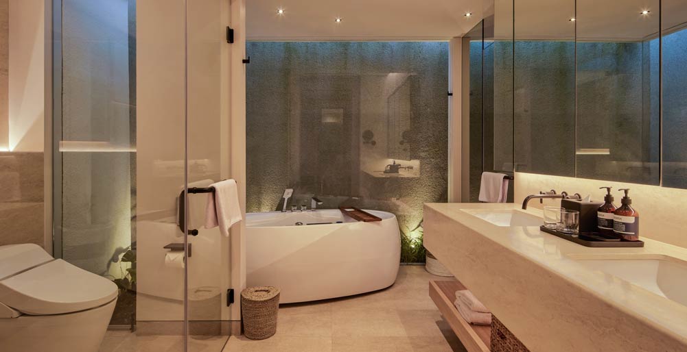 Villa Nini Elly - Ensuite bathroom with tub
